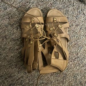 Sandles! Super cute size 7/8